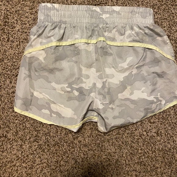 Athletic shorts - Picture 2 of 2